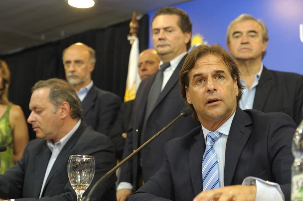 Lacalle Pou indicou ainda paralisa&ccedil;&atilde;o do campeonato de futebol local