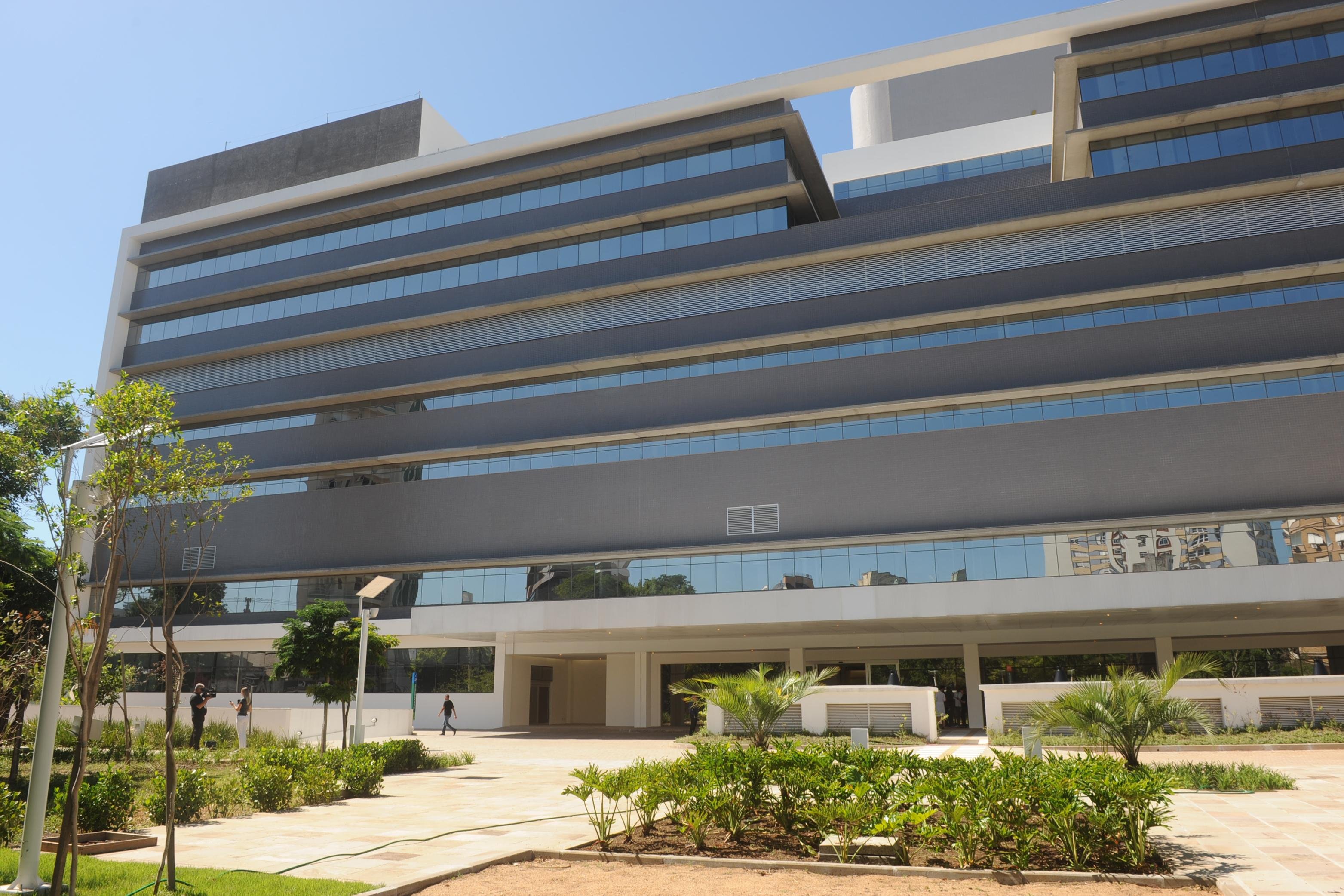 Blocos B e C do Hospital de Cl&iacute;nicas ser&atilde;o abertos para receber UTIs para o tratamento da Covid-19