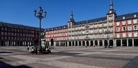 Na Plaza Mayor e nas ruas próximas, em Madri, toda a parte externa dos restaurantes estão fechadas