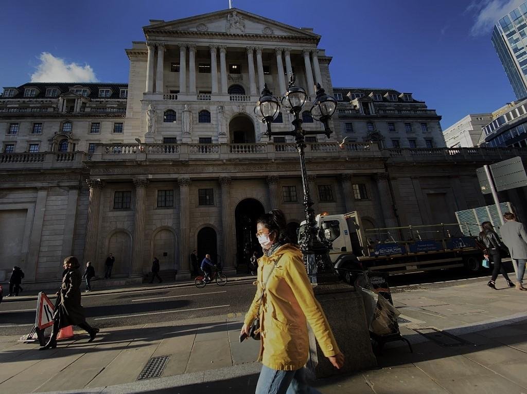 Inglaterra j&aacute; soma 21 mortos e 1.140 infectados pelo novo coronav&iacute;rus