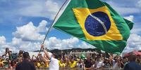 Bolsonaro cumprimentou com a mão com manifestantes que estavam diante do Palácio do Planalto