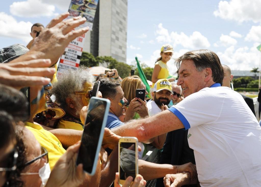 Presidente manteve contato pr&oacute;ximo com centenas de pessoas
