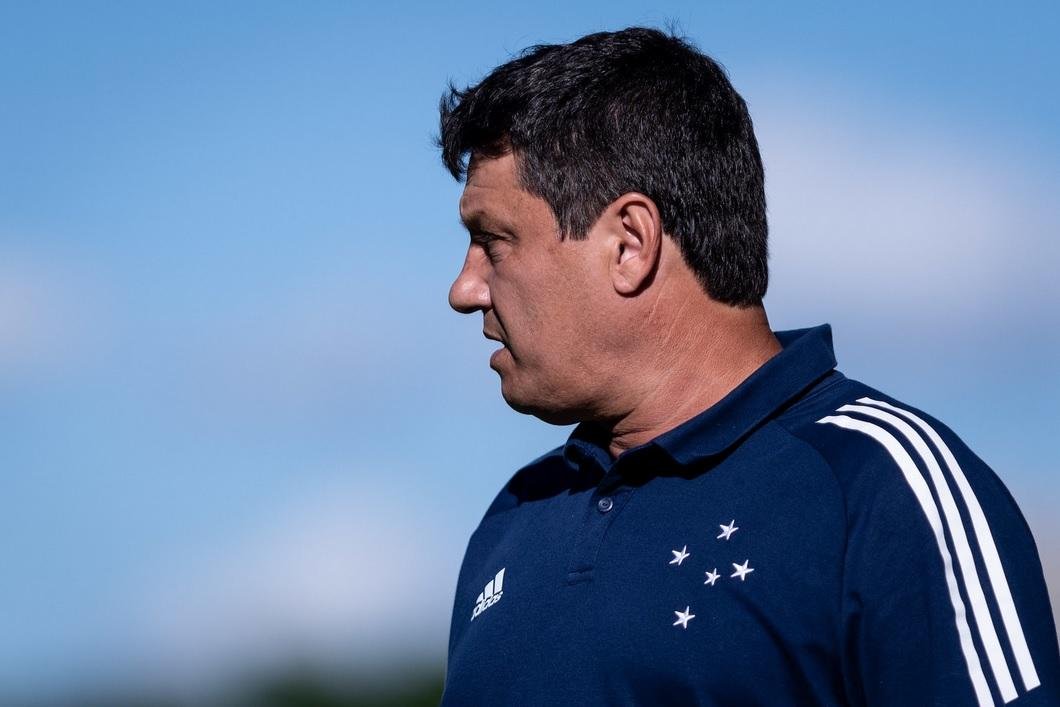 Treinador relatou que clube precisa focar na S&eacute;rie B