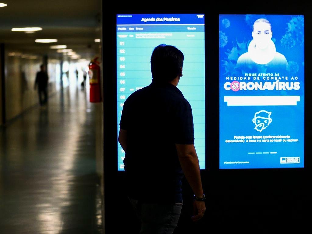 Alcolumbre (DEM-AP) mandou cancelar sess&atilde;o conjunta do Congresso Nacional que estava programada para come&ccedil;ar &agrave;s 11h