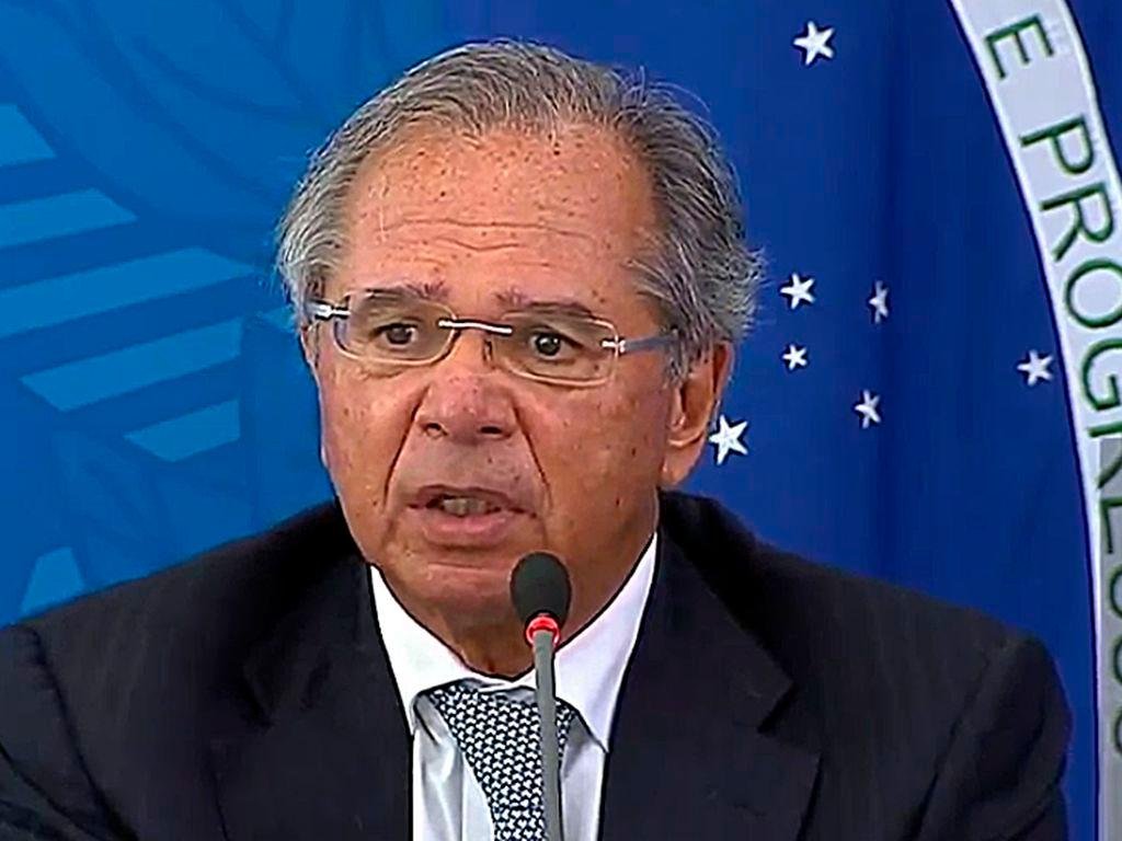 "&Eacute; o Brasil acima de tudo, e o Brasil vai atravessar as duas ondas", apontou Guedes