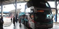 Ônibus da empresa Santo Anjo foi um dos últimos a chegar em Porto Alegre vindo de Santa Catarina; a partir de quinta estão impossibilitadas as viagens para o estado de Santa Catarina
