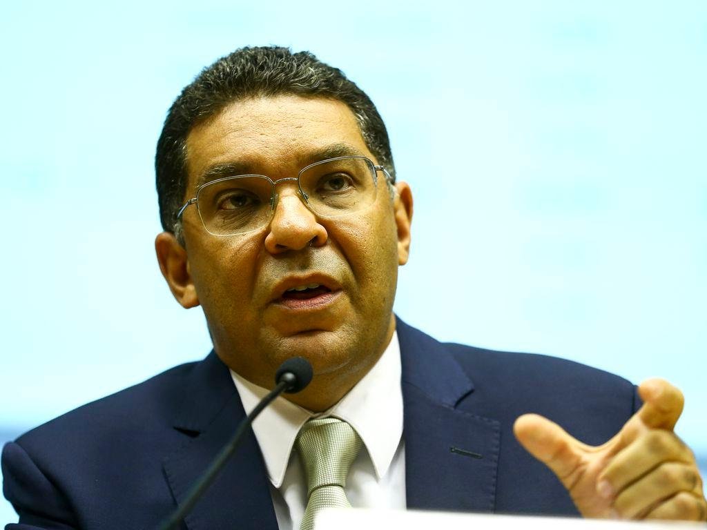 Minist&eacute;rio da Economia define planos para ajuda aos Estados e munic&iacute;pios