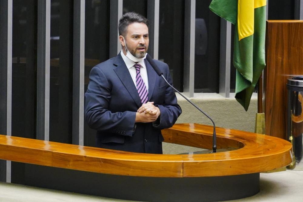Deputado federal L&eacute;o Moraes tamb&eacute;m pede revis&atilde;o do calend&aacute;rio de conven&ccedil;&otilde;es partid&aacute;rias