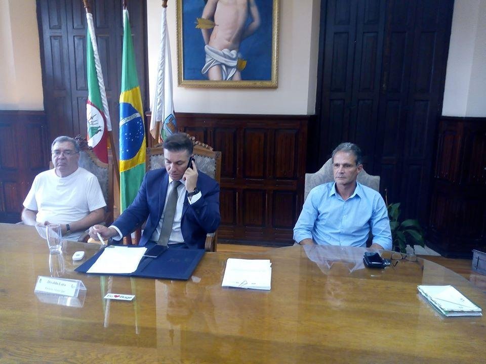 Lara reuniu-se com secret&aacute;rios ap&oacute;s confirma&ccedil;&atilde;o de casos de Covid-19 em Bag&eacute;