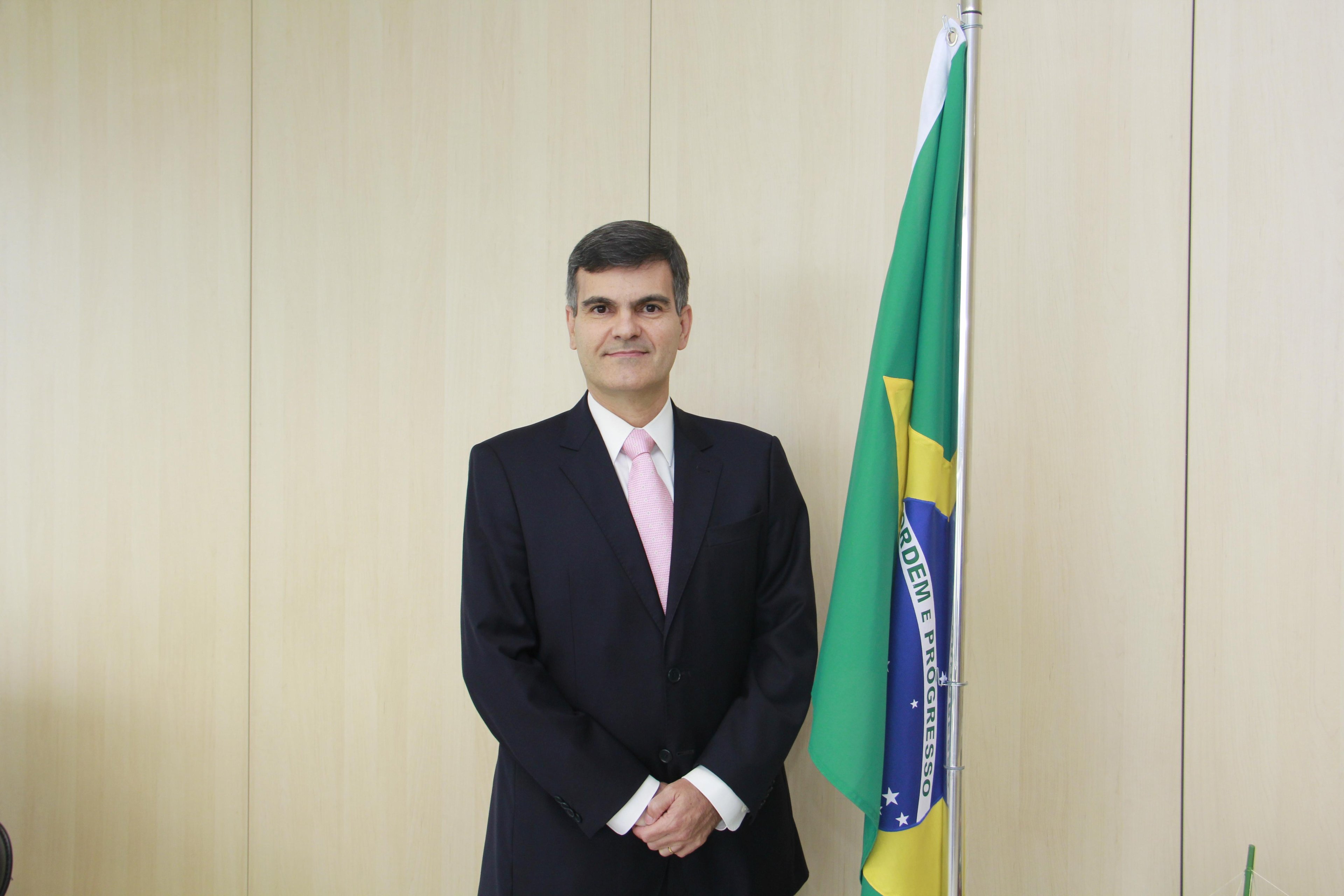 Segovia &eacute; o 18&ordm; integrante da comitiva que viajou com o presidente Jair Bolsonaro aos Estados Unidos a contrair o v&iacute;rus