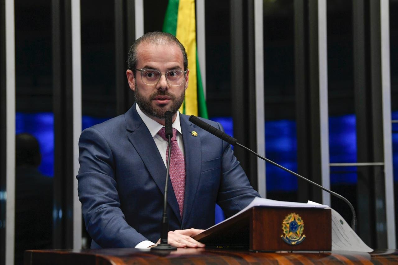 Senador Prisco Bezerra est&aacute; com Covid-19