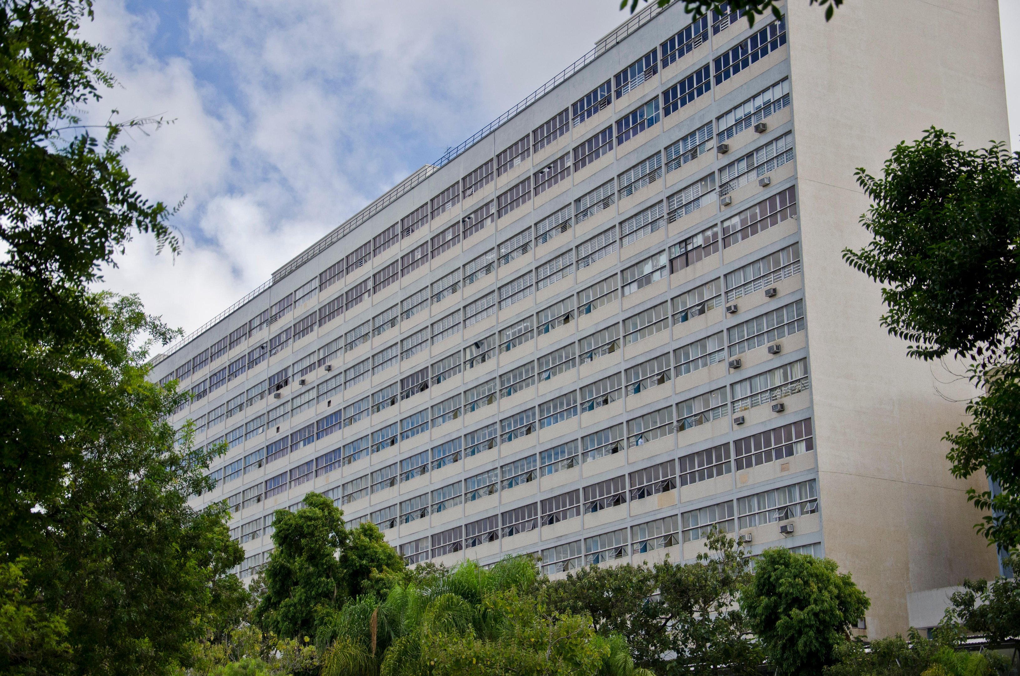 Hospital de Cl&iacute;nicas de Porto Alegre j&aacute; tem dois casos de funcion&aacute;rios com o coronav&iacute;rus