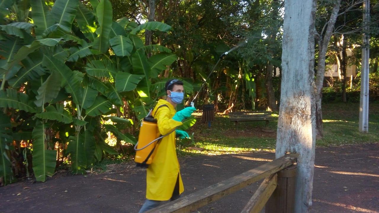 A pulveriza&ccedil;&atilde;o sanit&aacute;ria aw encerrou &agrave;s 11h nesta ter&ccedil;a-feira e amanh&atilde; o trabalho ser&aacute; retomado