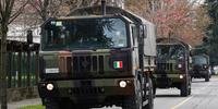 Caminhões do Exército transportam caixões com vítimas do coronavírus na Itália