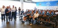 Direção do Grêmio negocia com grupo de jogadores e funcionários do clube férias coletivas em abril