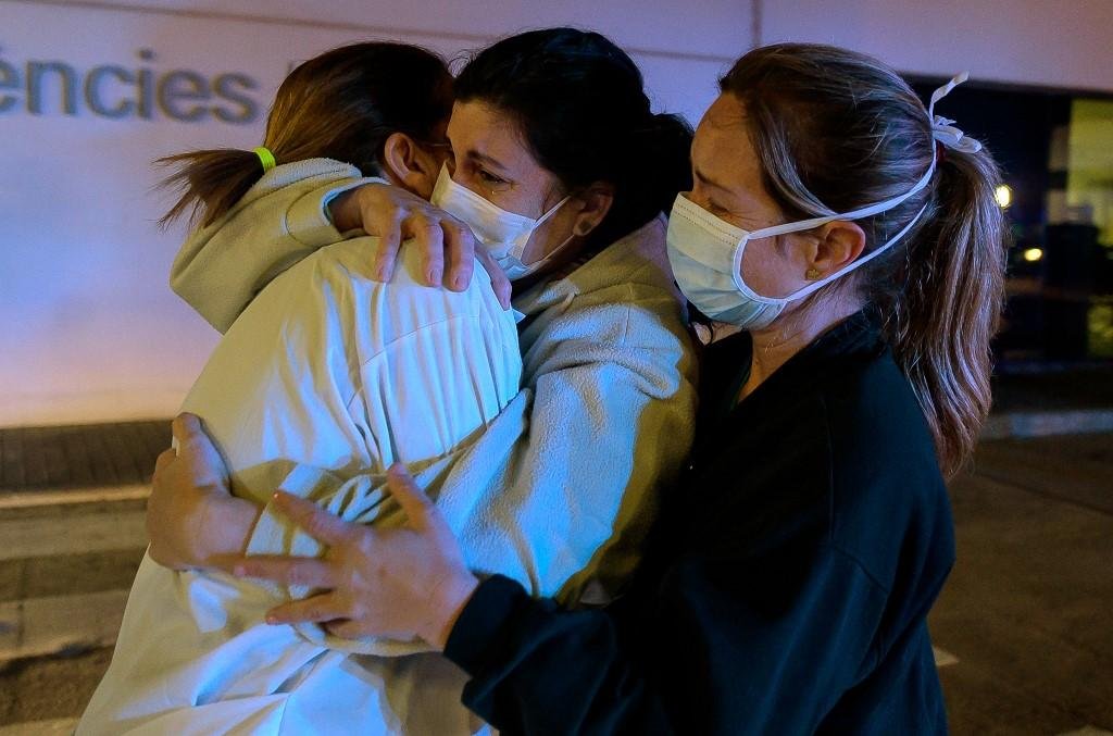 M&eacute;dicos e enfermeiras se emocionam no cuidado de pacientes infectados pela Covid-19
