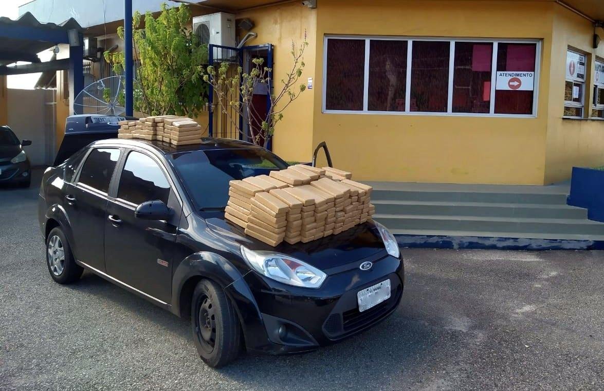 Motorista foi preso em flagrante e admitiu que receberia pagamento como "mula" para transportar o carregamento de entorpecente