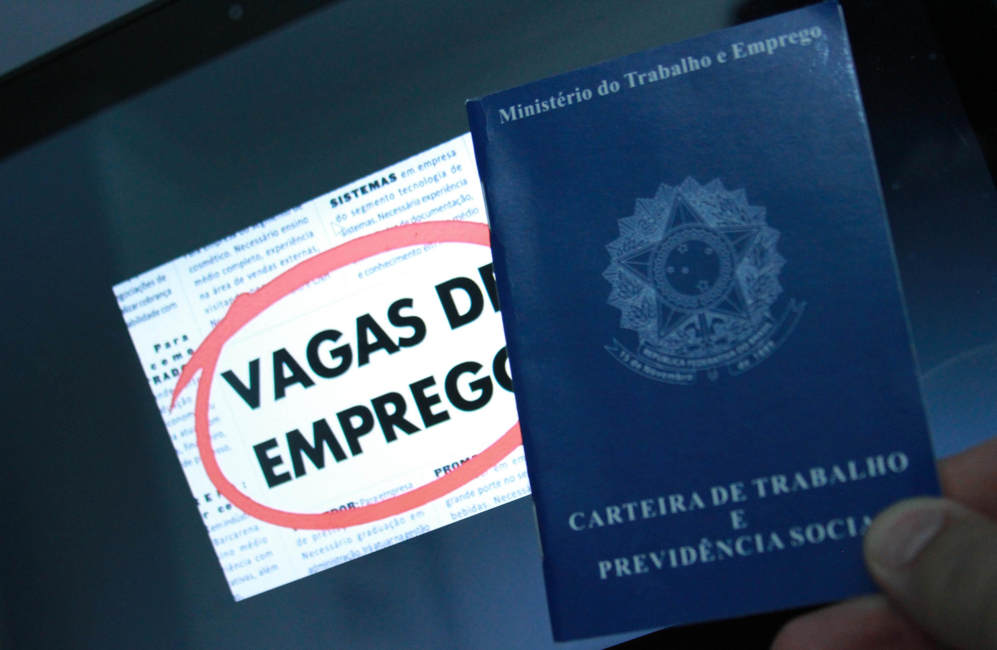 Renda m&eacute;dia real do trabalhador, segundo o IBGE, foi de R$ 2.375 no trimestre encerrado em fevereiro