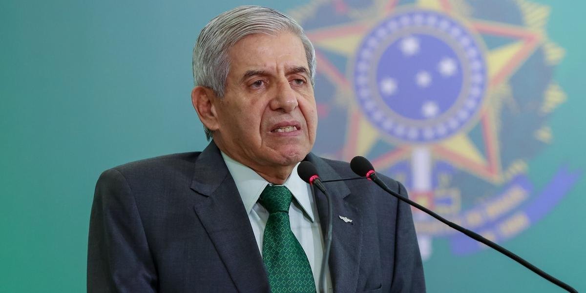 Ministro testou negativo para novo coronav&iacute;rus em segundo procedimento