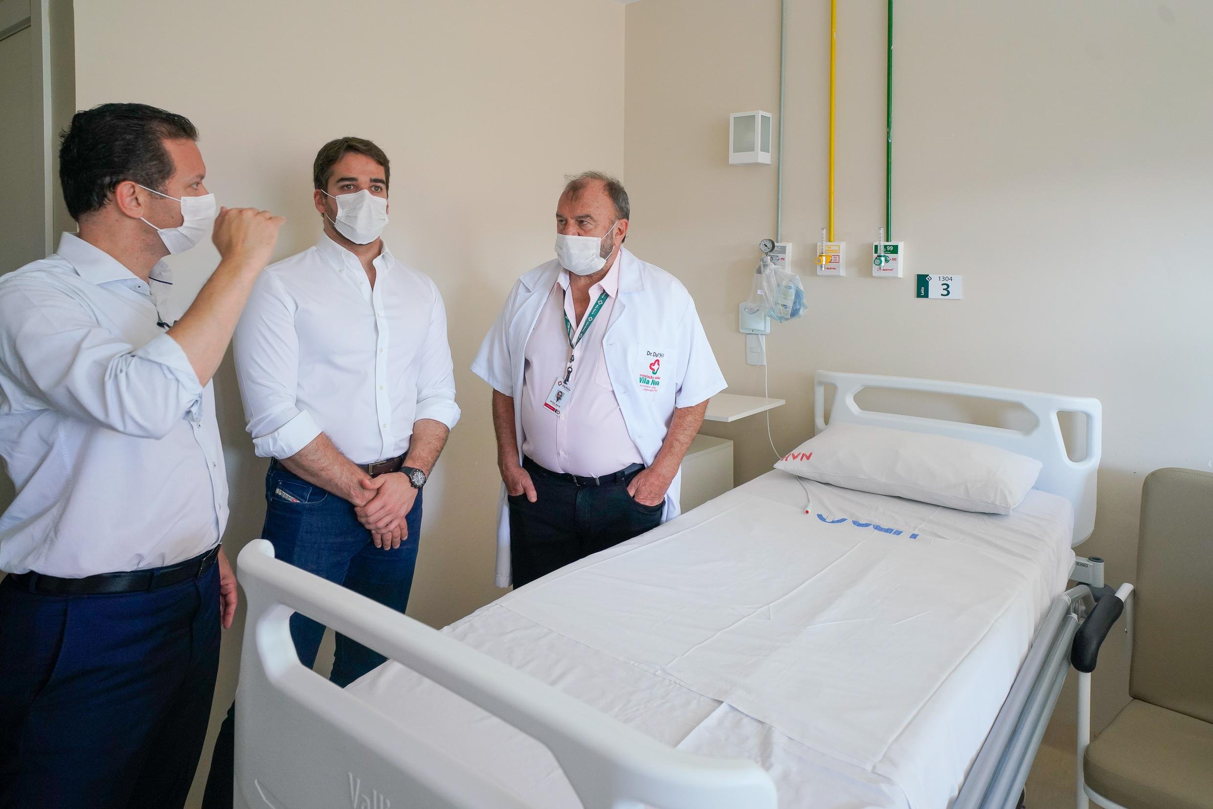 An&uacute;ncio sobre os novos leitos foi feito durante visita do prefeito Marchezan e do governador Leite na Associa&ccedil;&atilde;o Hospitalar Vila Nova