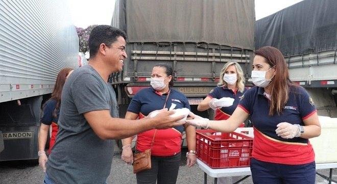 Motoristas receberam refei&ccedil;&atilde;o e kit de higiene