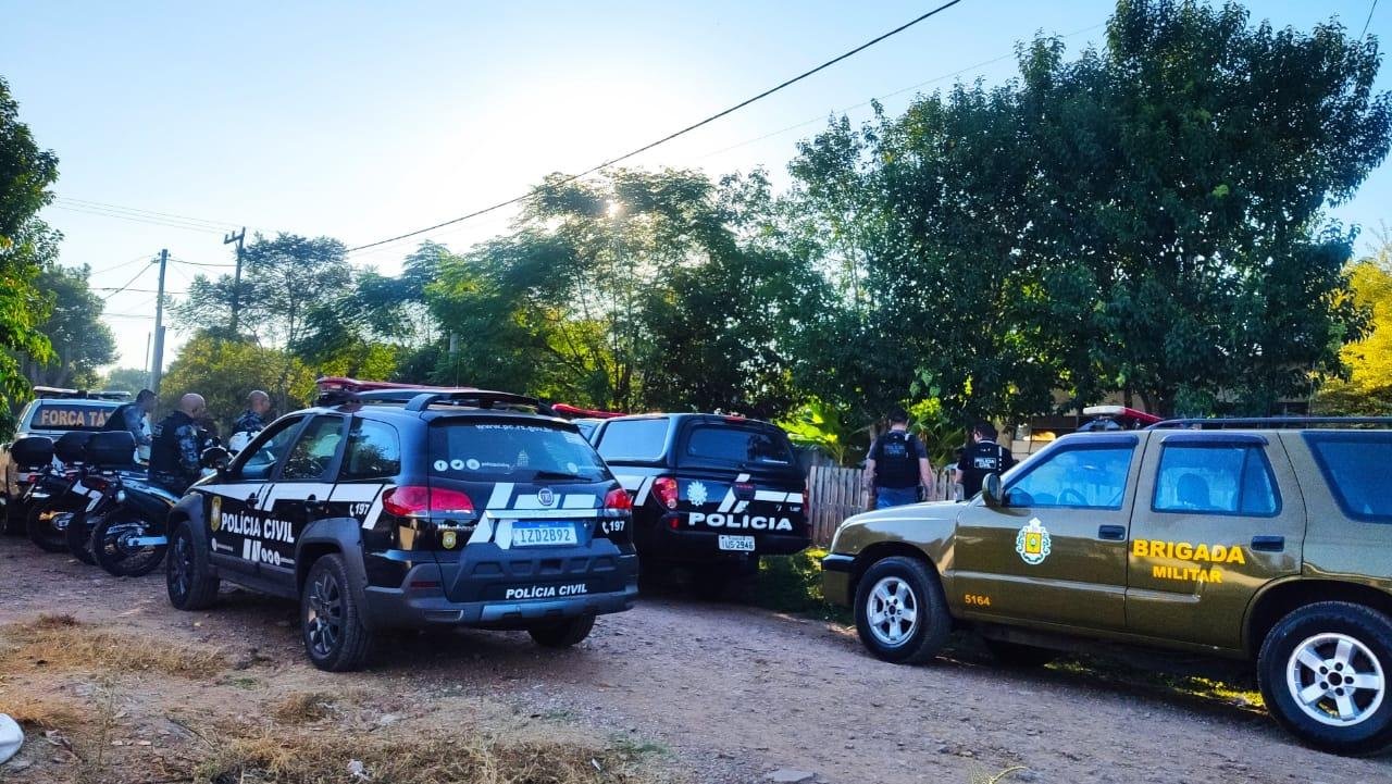 Efetivo das duas corpora&ccedil;&otilde;es ocuparam com as viaturas o bairro Ana Bonato