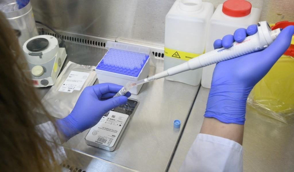 Entre os cerca de 20 anticorpos testados, quatro conseguiram bloquear a entrada viral, e desses dois foram "imensamente bons" para faz&ecirc;-lo, disse Zhang