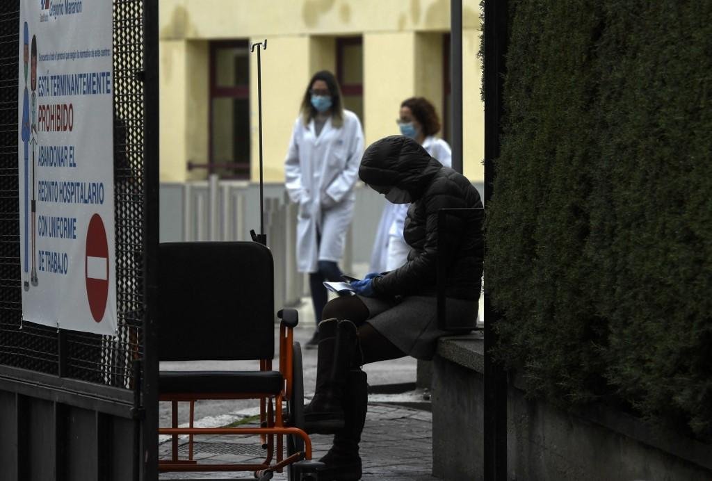 Espanha registrou 950 mortes di&aacute;rias em boletim divulgado nesta quinta-feira