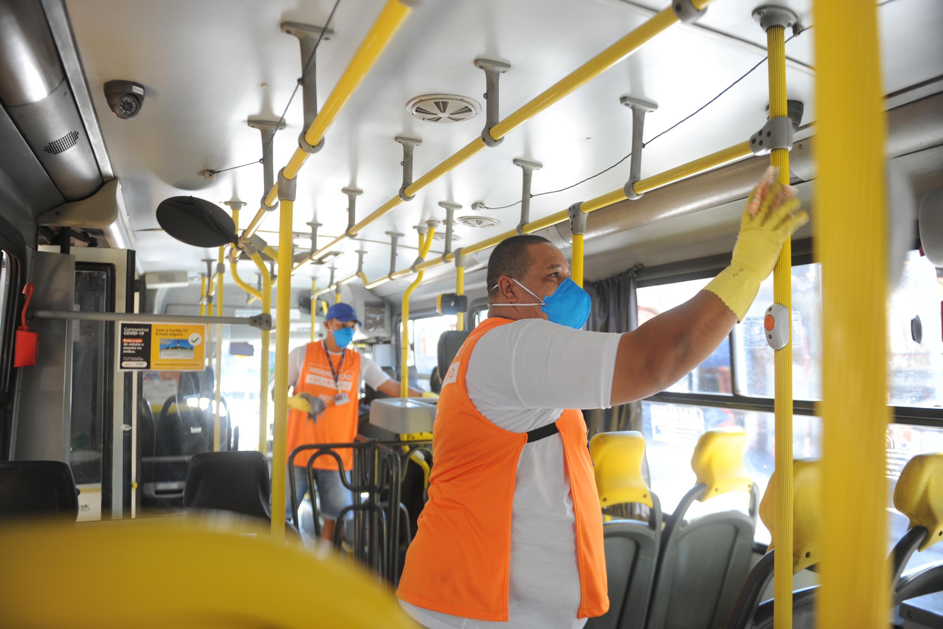 Coronav&iacute;rus levou a novas medidas de higieniza&ccedil;&atilde;o em &ocirc;nibus
