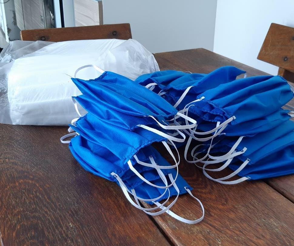 Grupo est&aacute; arrecadando donativos de TNT, el&aacute;stico fino e linha nas cores azul, branco, verde e vermelho.