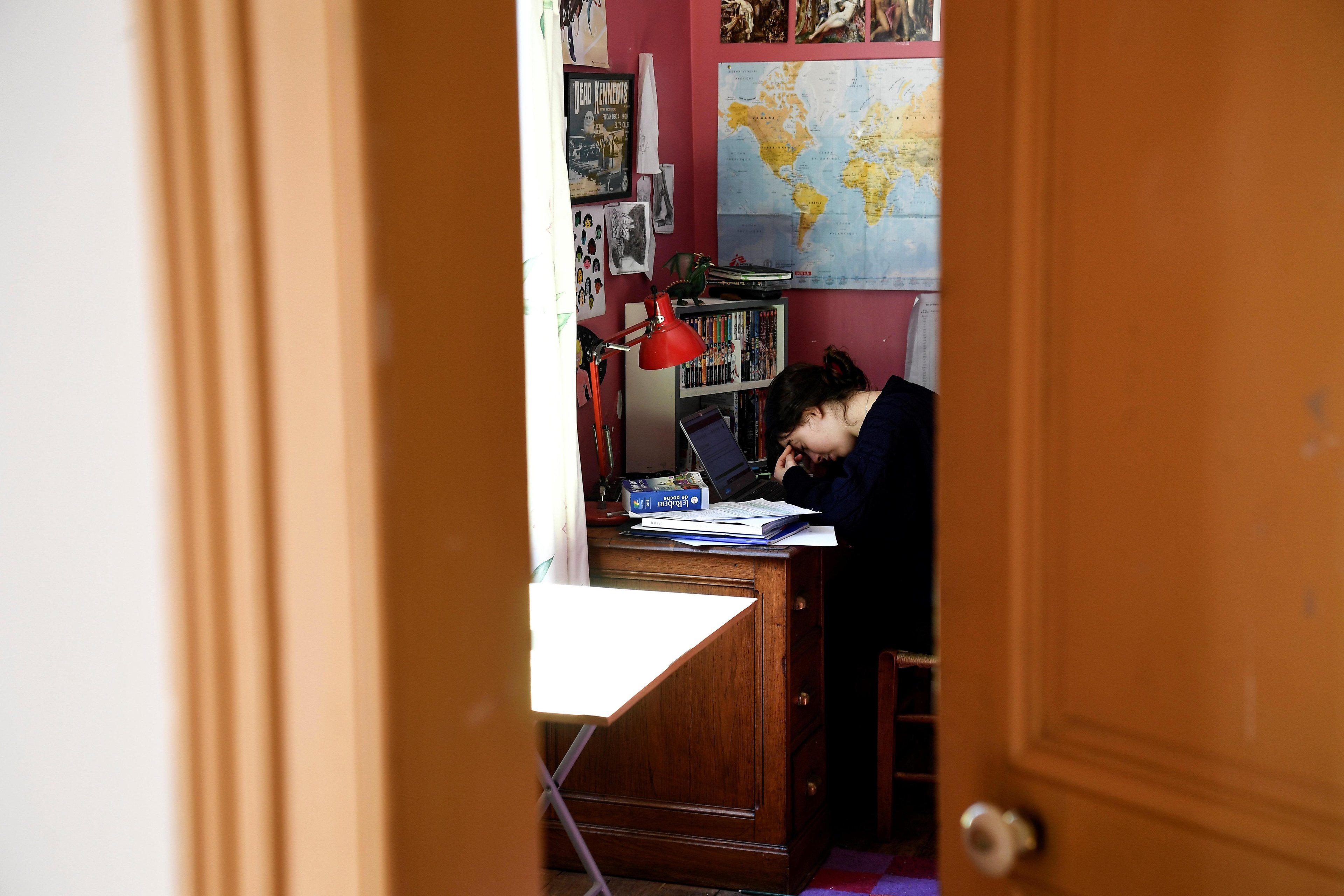 Escolas est&atilde;o fechadas h&aacute; tr&ecirc;s semanas