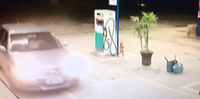 Câmera de monitoramento de um posto de combustível em Ernestina registrou o carro da vítima com os dois suspeitos do latrocínio