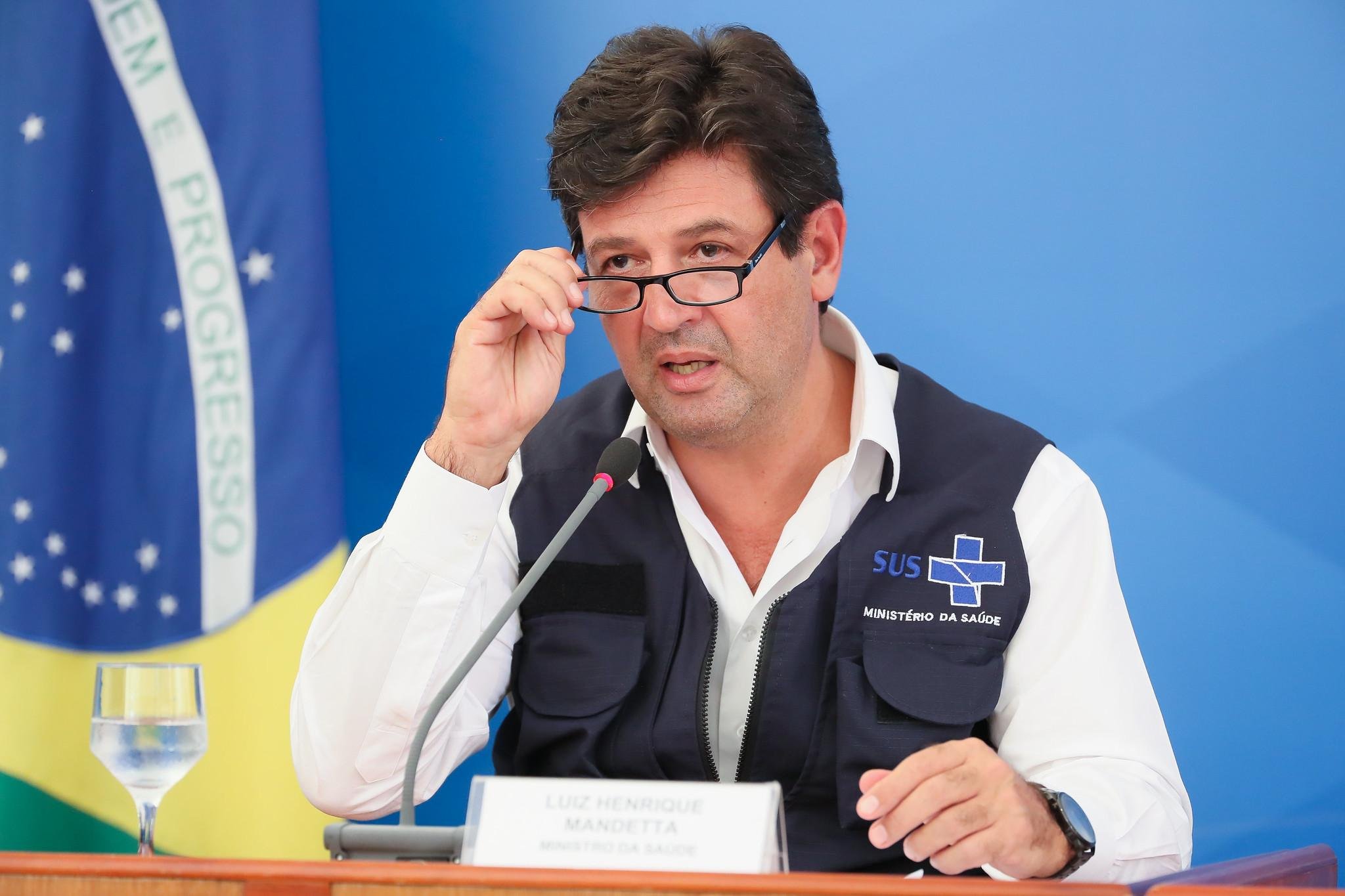 Mandetta contemporizou cr&iacute;ticas de Bolsonaro, mas manteve discurso contr&aacute;rio ao defendido pelo presidente