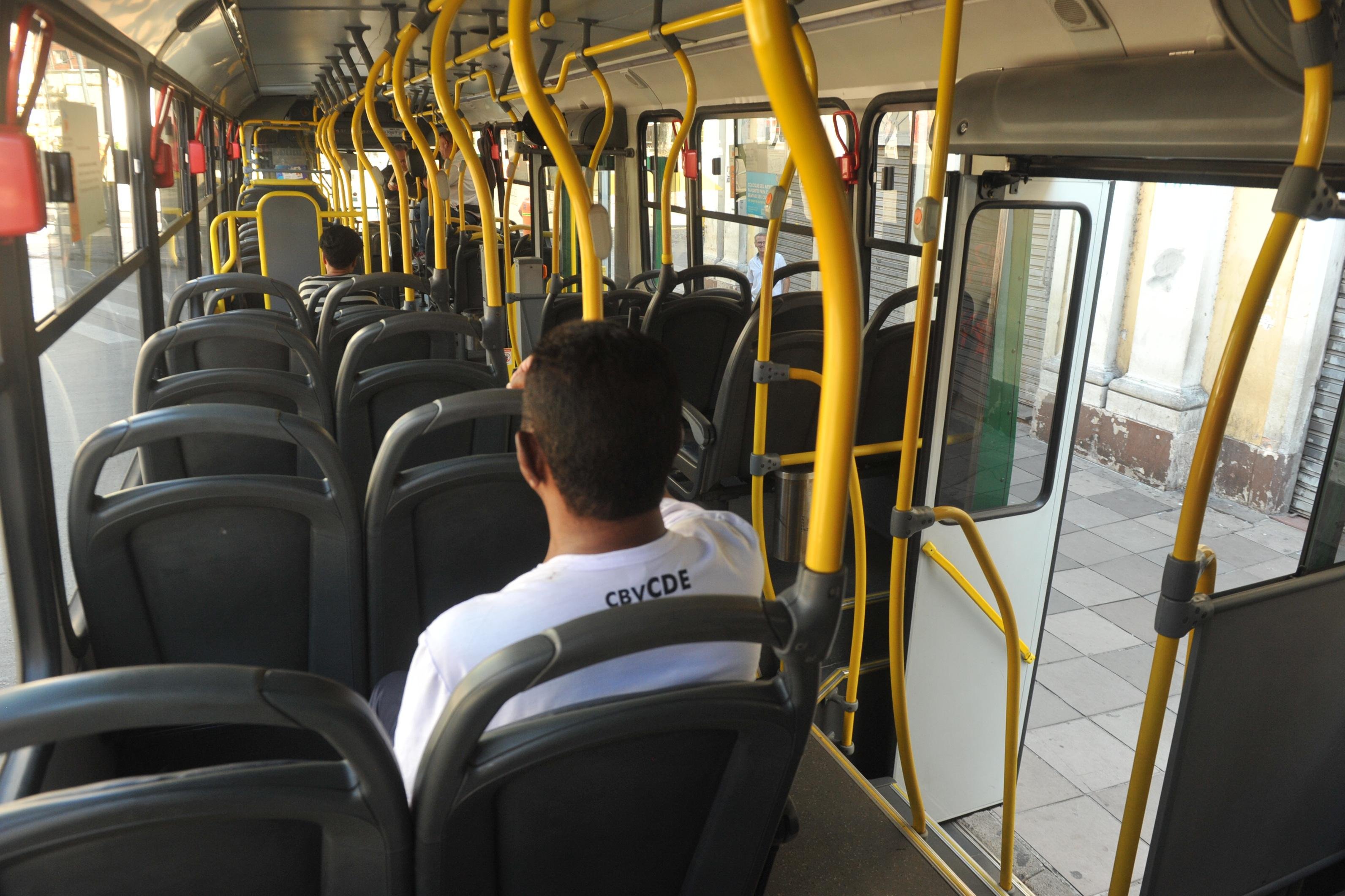 Servi&ccedil;o de &ocirc;nibus de Porto Alegre pode colapsar em breve, mas problema n&atilde;o &eacute; exclusivo da Capital e outras cidades do pa&iacute;s correm o mesmo risco, segundo engenheiro da ATP
