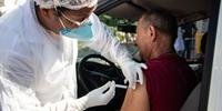 Cidades no Vale do Sinos adotaram sistema de drive-thru para vacinação contra gripe