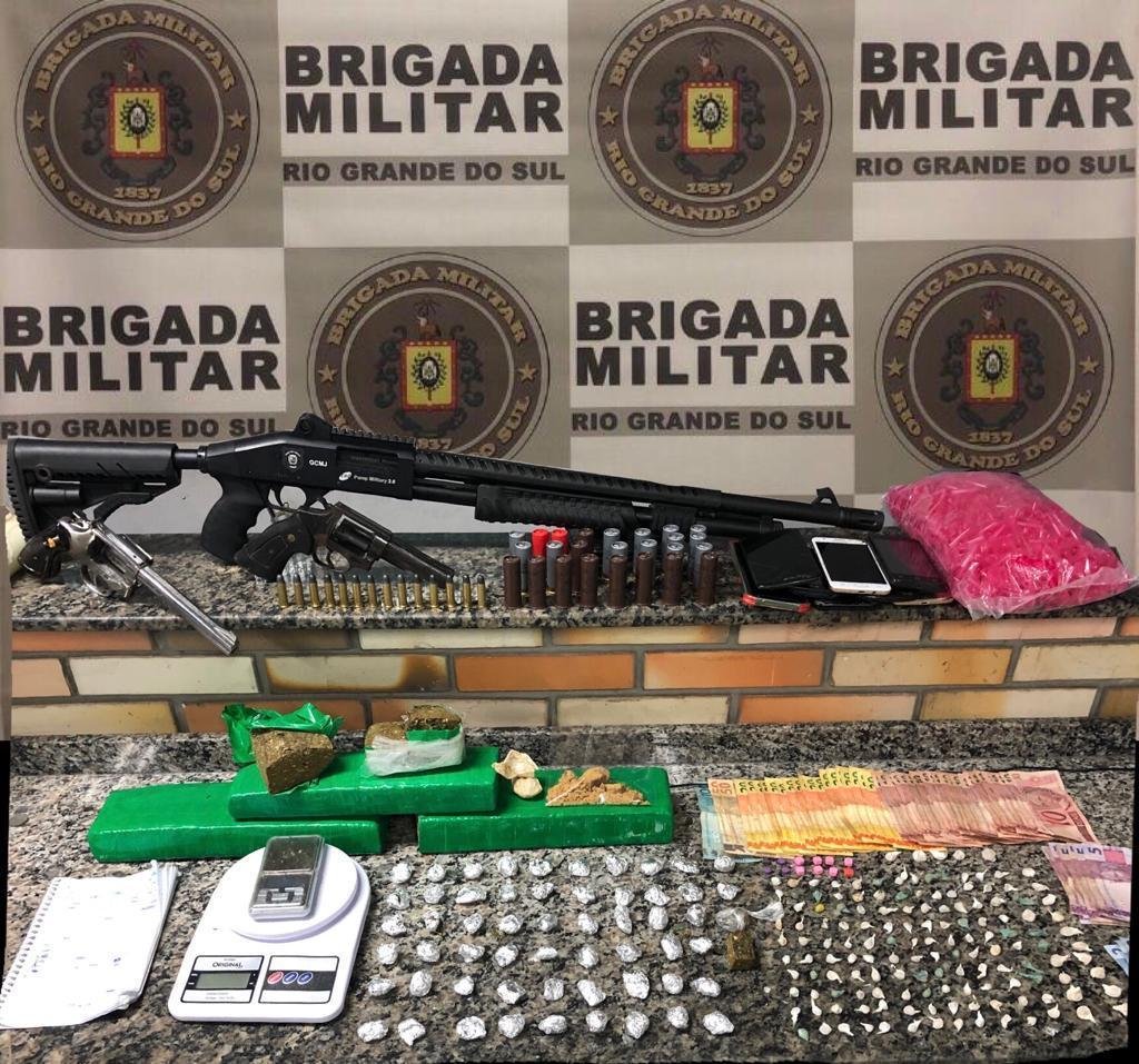 Criminosos estavam bem armados e traficavam entorpecentes na praia de Mariluz e regi&atilde;o
