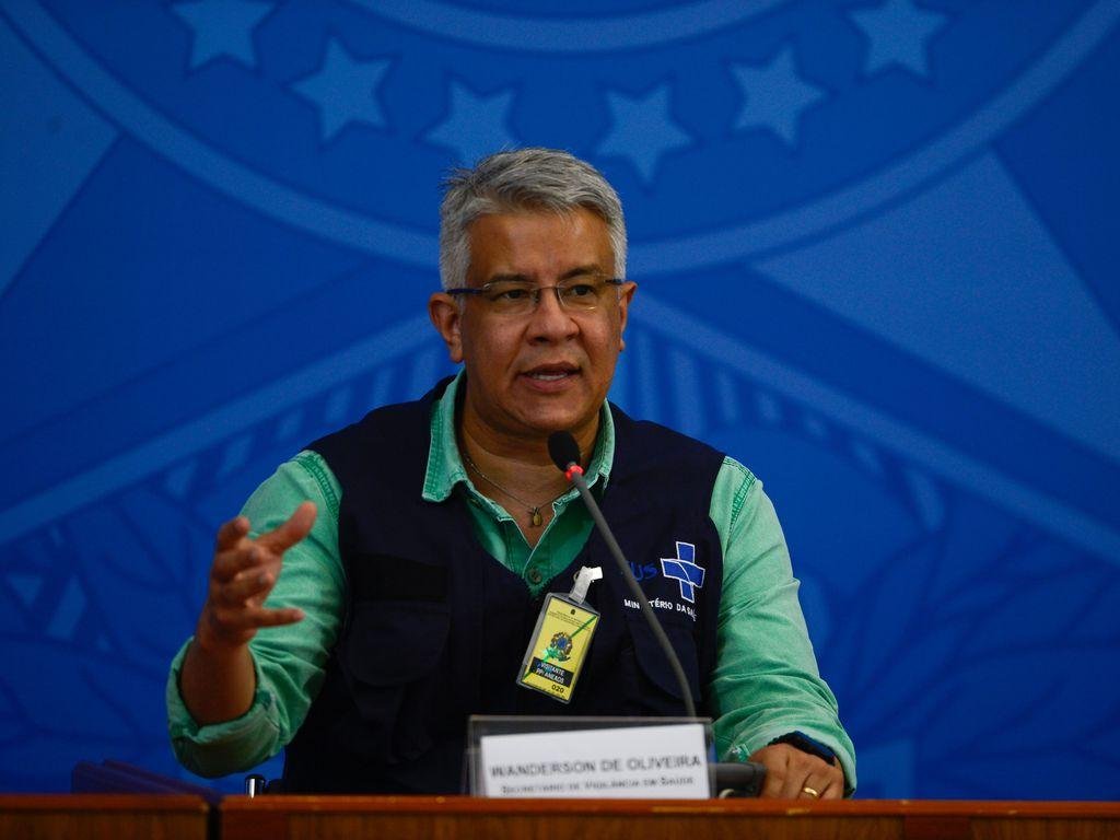 Secret&aacute;rio de Vigil&acirc;ncia em Sa&uacute;de, Wanderson Kleber de Oliveira, revelou que o Brasil poder&aacute; realizar entre 30 mil e 50 mil testes, por dia, para detectar a Covid-19