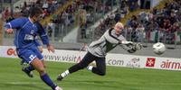 Em 2007, Peter Bonetti defendeu a seleção inglesa de craques em um jogo amistoso contra a Itália