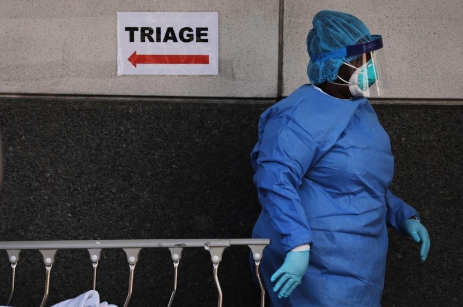 Mais de 22 mil pessoas morreram por conta da Covid-19
