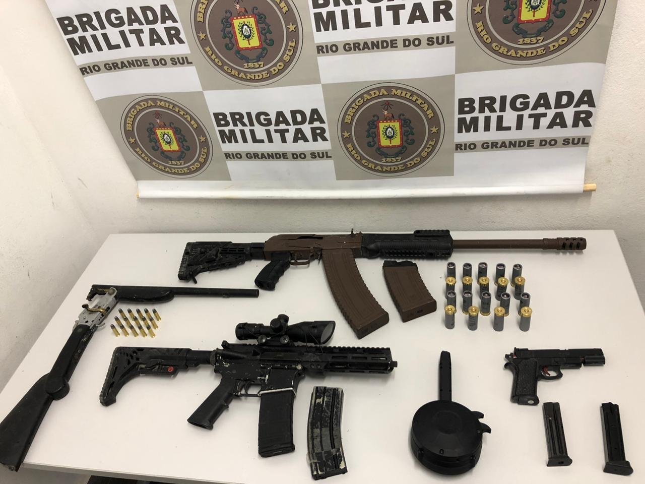 Material estava escondido no telhado de uma resid&ecirc;ncia junto a um sal&atilde;o comunit&aacute;rio