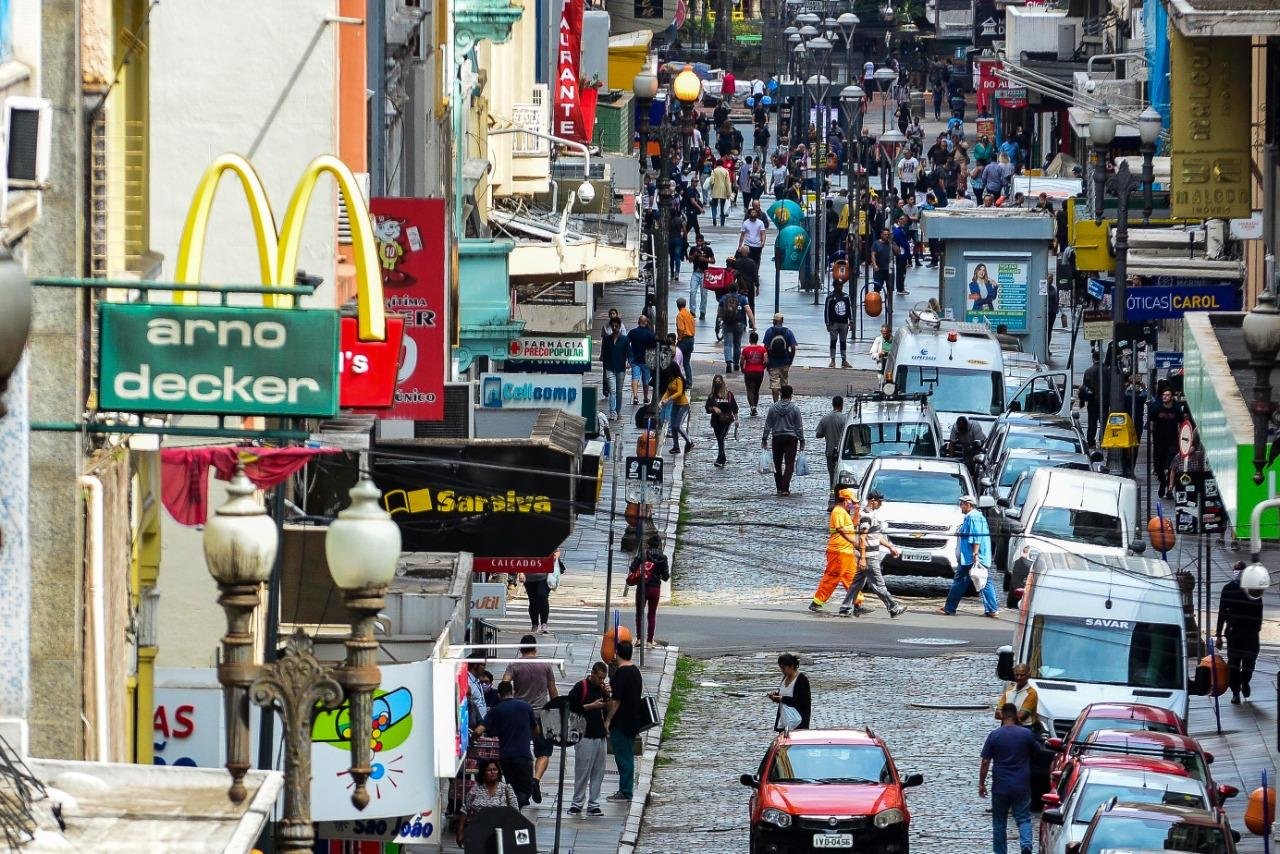 Centro de Porto Alegre voltou a registrar grande aglomera&ccedil;&otilde;es