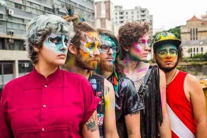Francisco, El hombre lan&ccedil;ou m&uacute;sica sobre isolamento