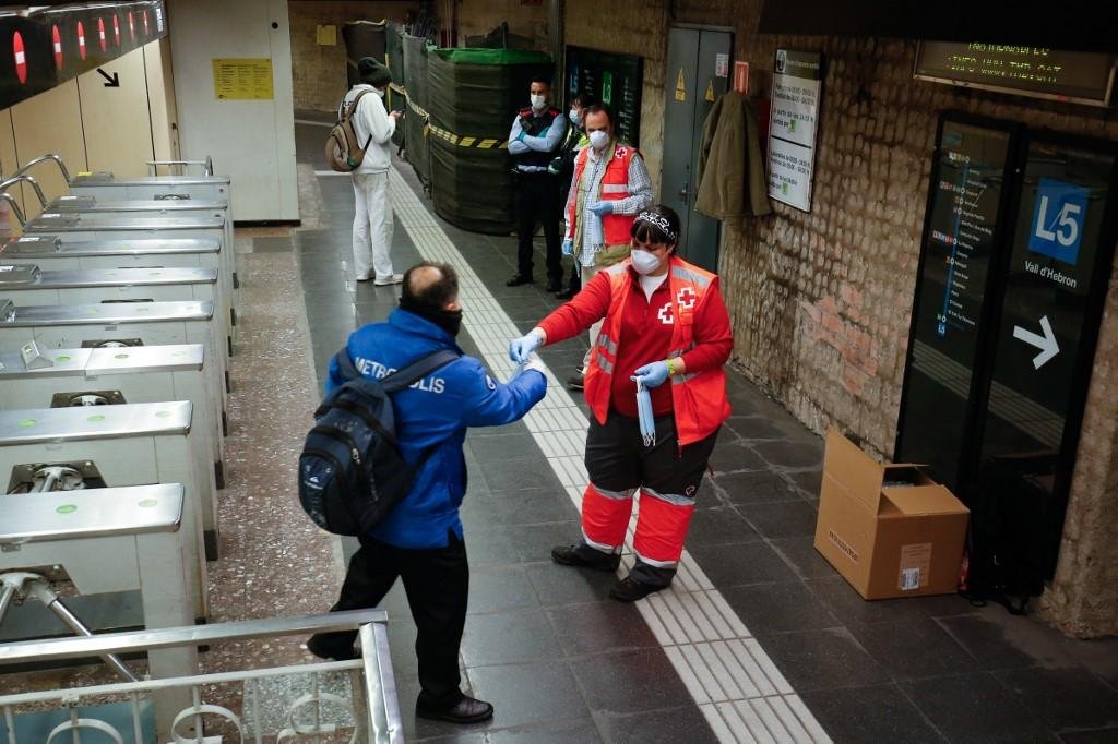 Terceiro pa&iacute;s mais afetado pela Covid-19, a Espanha registra 18.056 v&iacute;timas fatais na pandemia
