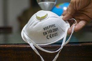 Planeja-se descontaminar e reutilizar as m&aacute;scaras N95 at&eacute; 3 vezes.