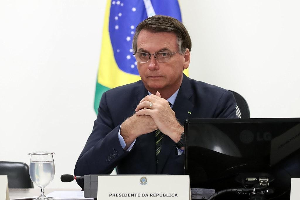 Presidente afirmou que estava "fazendo a sua parte" sem deixar um apoiador concluir uma reclama&ccedil;&atilde;o sobre a falta de asfalto em sua cidade