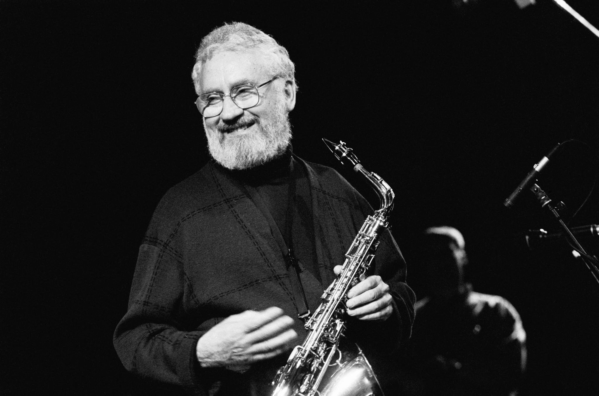 Konitz ficou conhecido pelo seu estilo mais livre e de improvisa&ccedil;&atilde;o