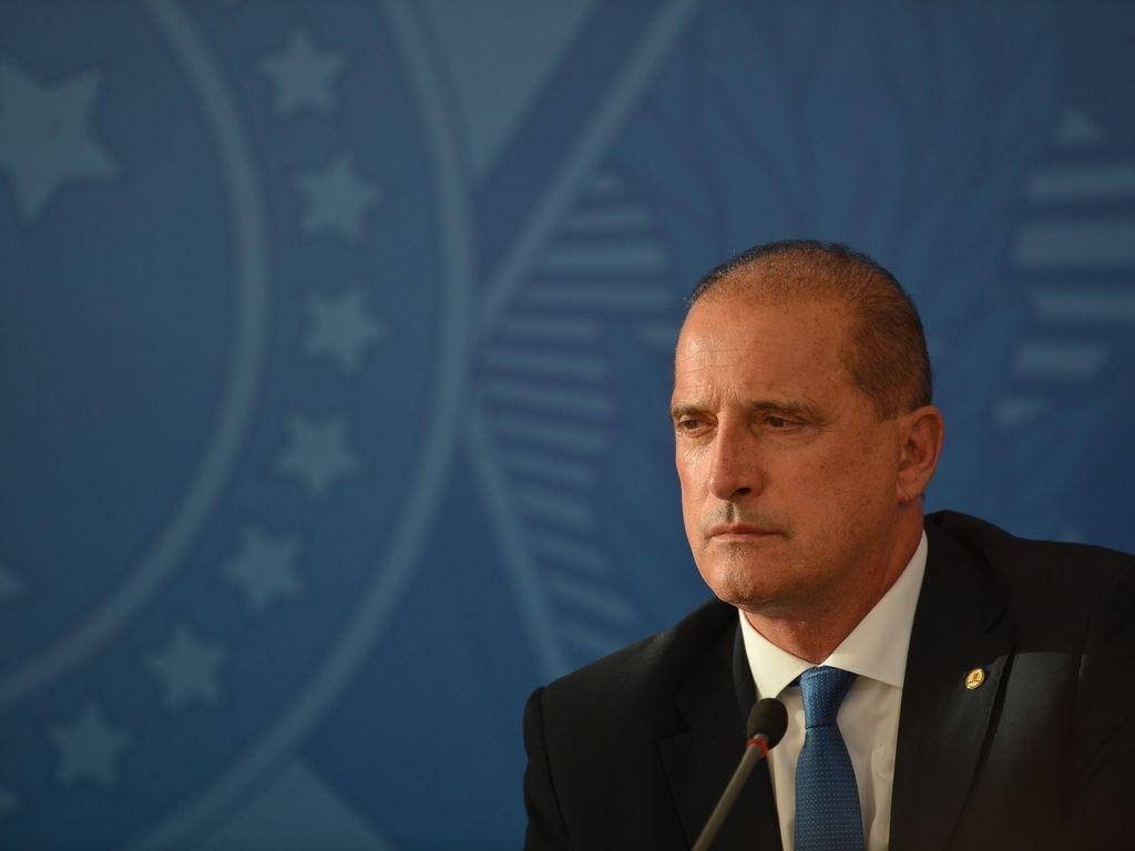 Ministro da Cidadania disse que retirada de crit&eacute;rio abre brecha para "uma usina de fraude"