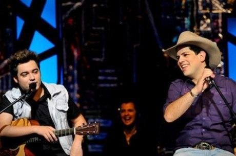 A emissora vai transmitir o show da dupla no s&aacute;bado (18)