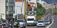 Carreata pede fim do isolamento social em Porto Alegre