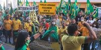 Manifestantes se reuniram em Porto Alegre e pediram intervenção militar
